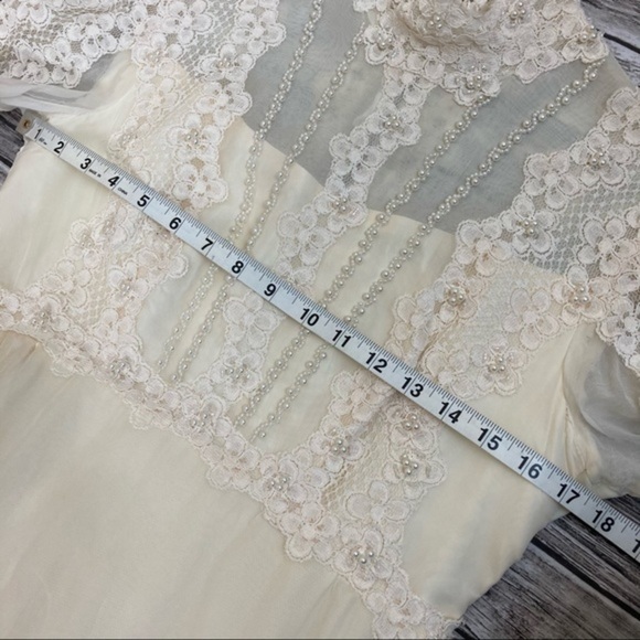 VINTAGE Lace Wedding Dress and Veil - Picture 9 of 11